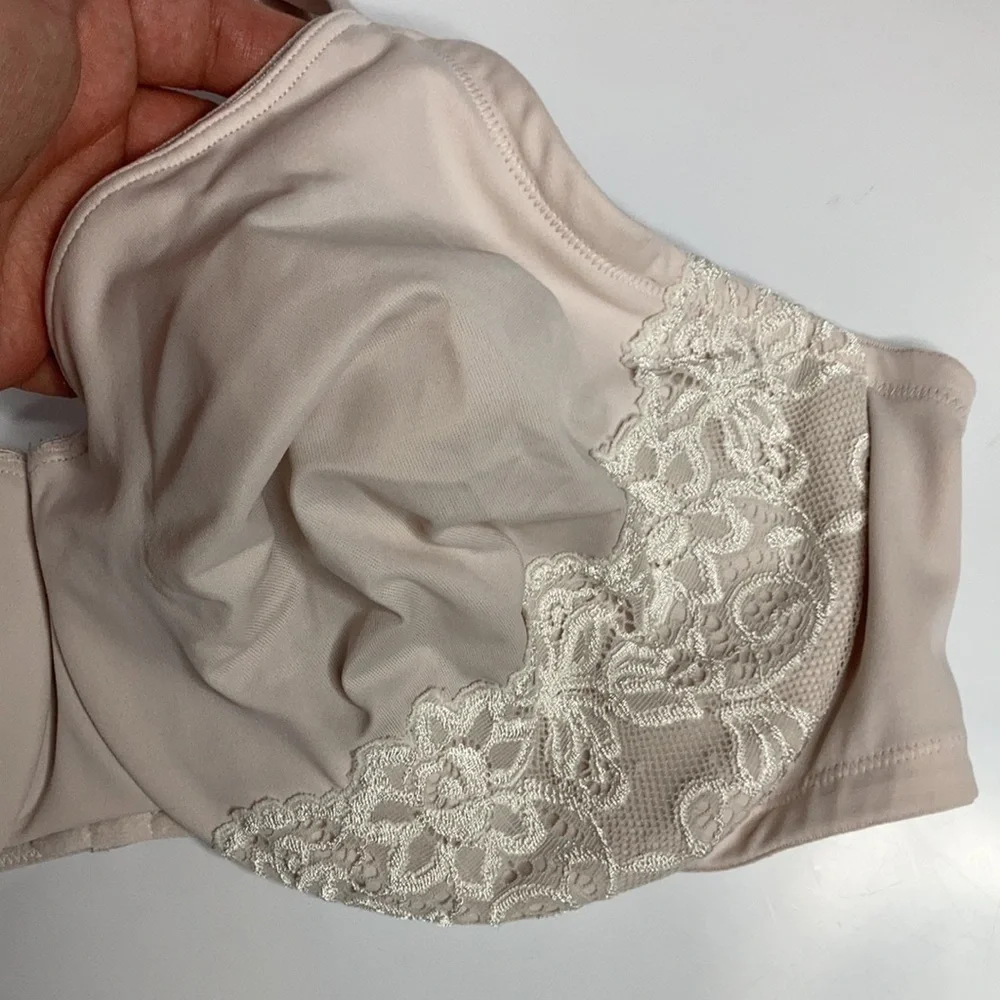 Olga underwire bra neutral lace‎ accents size 42DD